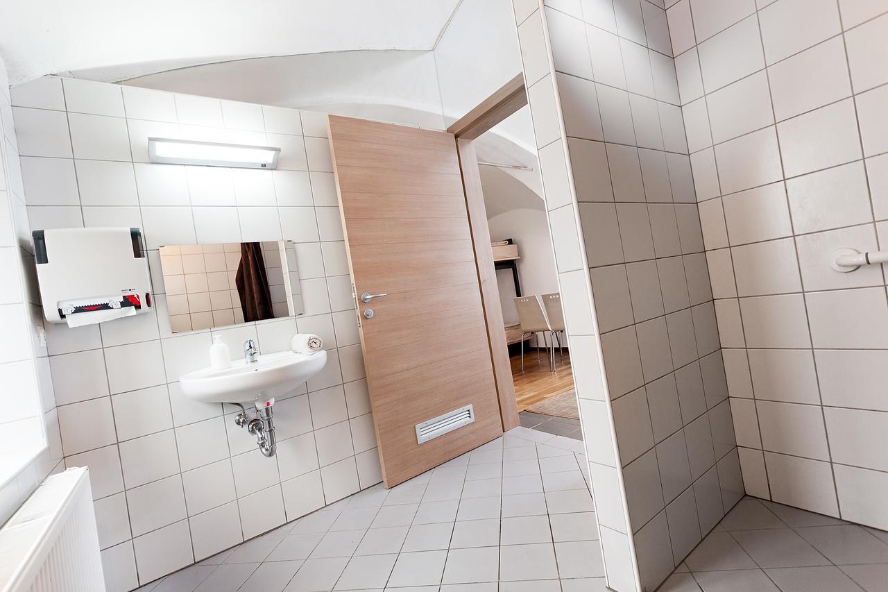 Hostel Situla Ново Место Екстериор снимка